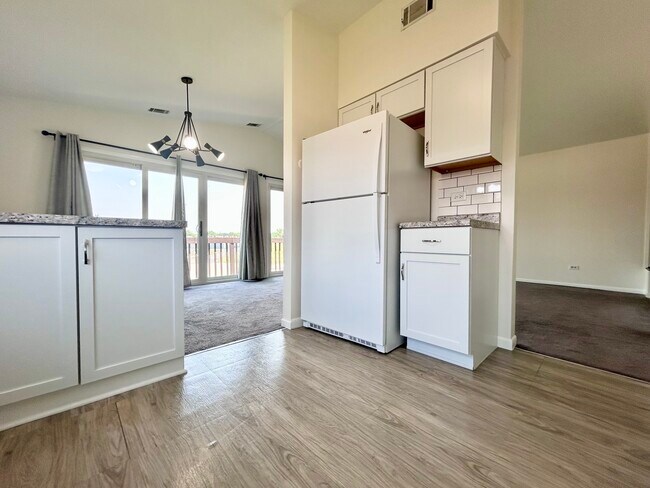 Building Photo - 5820 Wilshire Ct