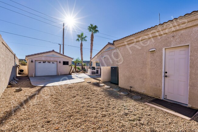 Building Photo - FURNISHED POOL HOME