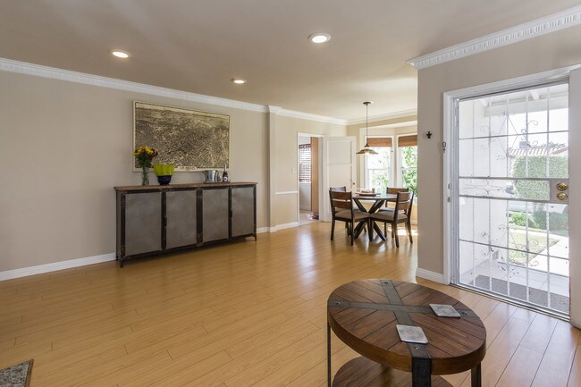 Building Photo - 1932 Carmona Ave