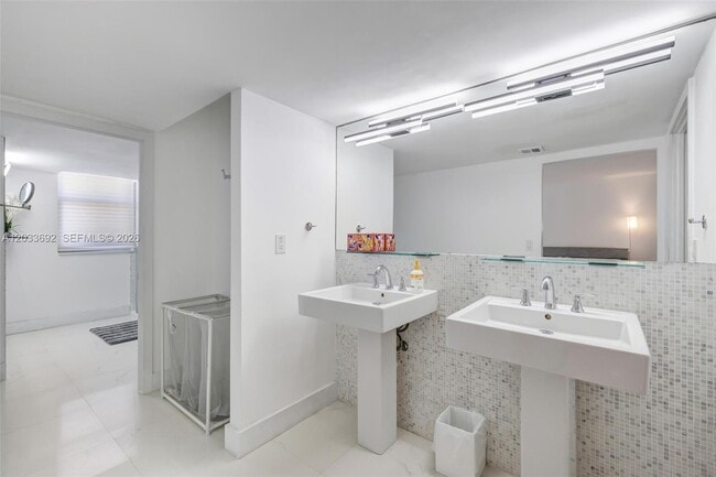 Building Photo - 9511 Collins Ave