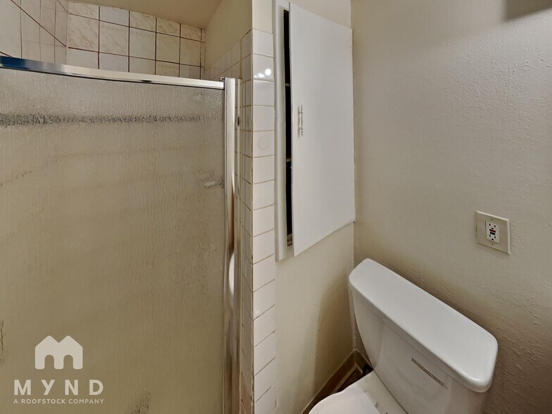 Building Photo - 1844 La Porte Ave