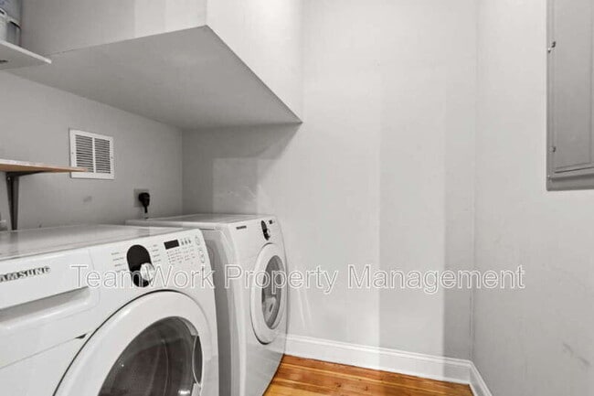 Building Photo - 1124 5th Ave