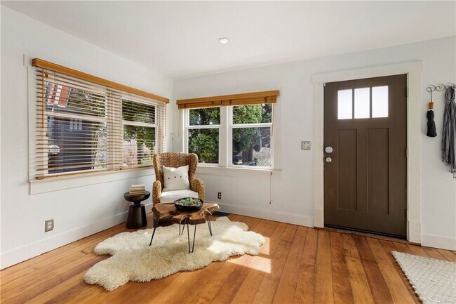 Building Photo - Greenwood Home