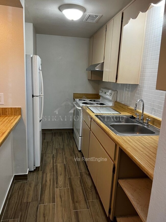 Building Photo - 424 W Brown Rd