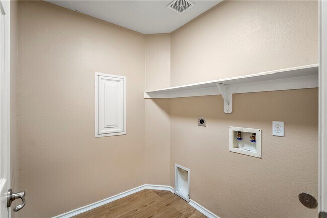 Building Photo - 22 Garden Lodge Pl