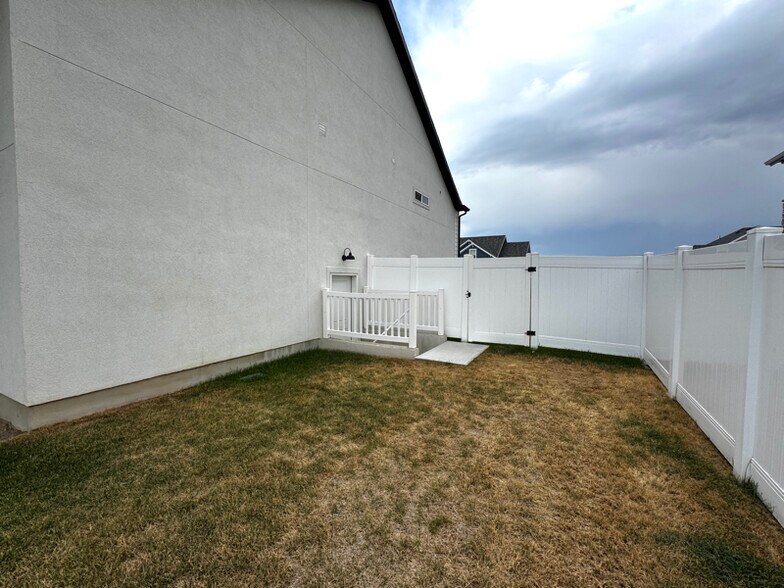 Building Photo - 5258 W 3750 S