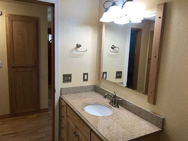 Building Photo - 3 bedroom 2 bathroom house in Thurston!