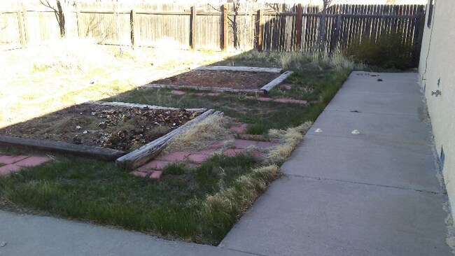 Building Photo - 706 S 4th St