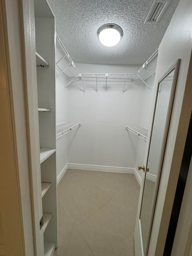 Building Photo - 20844 Concord Green Dr W