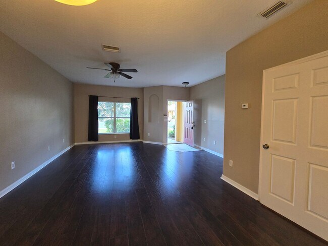Building Photo - Great Town Home in Gated Community with Pool and Pond View