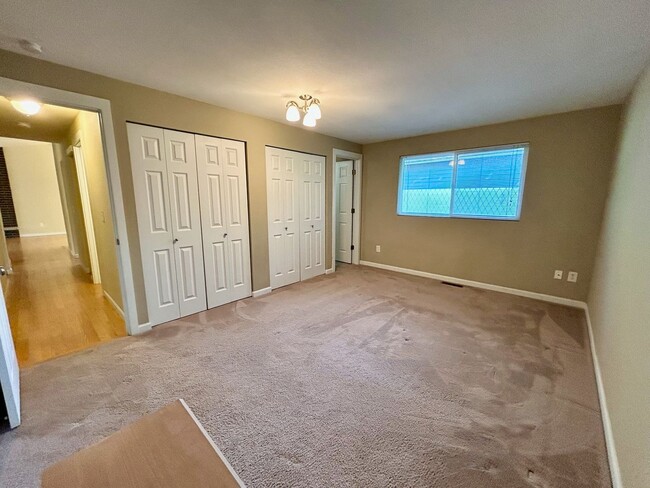 Building Photo - Kirkland Home