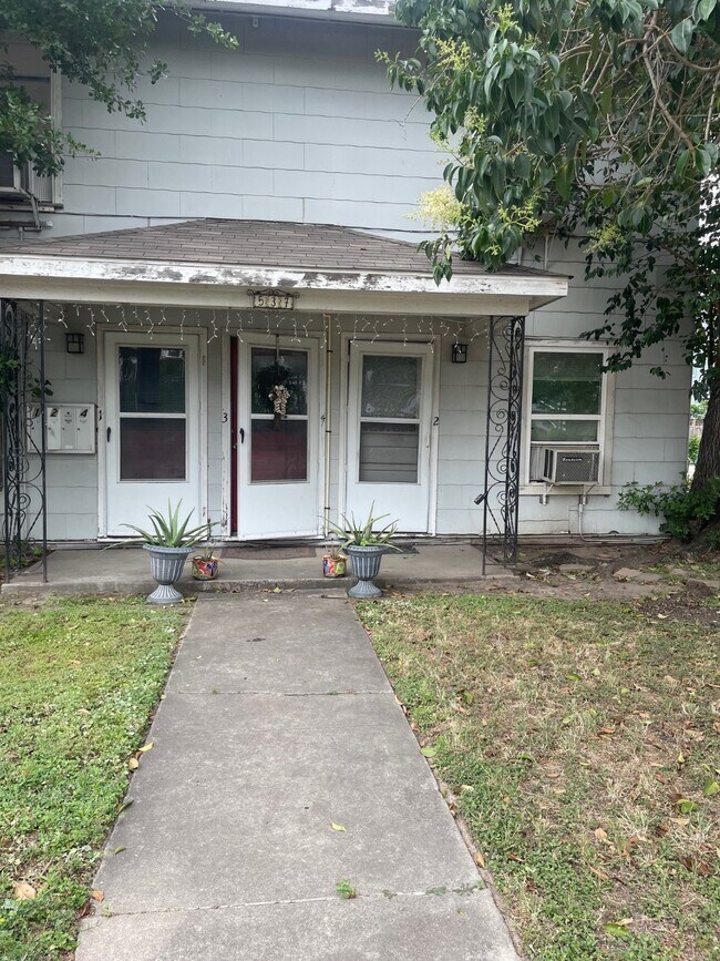 Primary Photo - 537 Studewood St