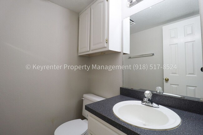 Building Photo - 3 Bed | 2.5 Bath in Jenks!