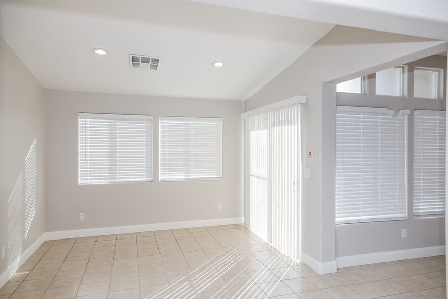 Building Photo - 3394 Wasatch Cedars St