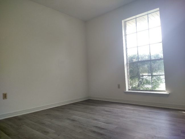 Building Photo - 6204 Mitchell Ave