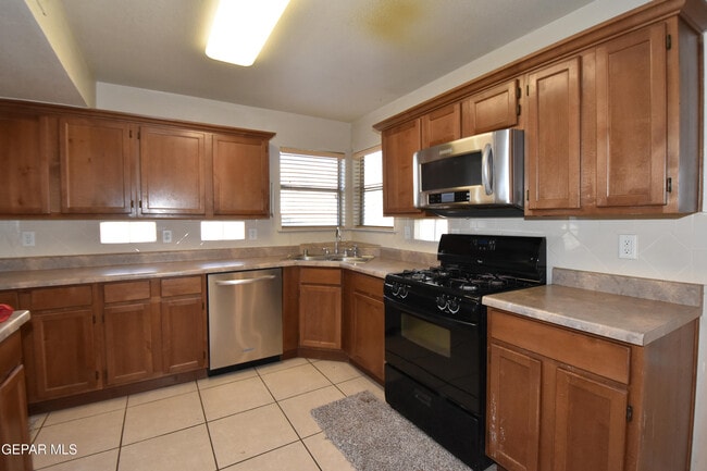 Building Photo - 10830 Elise St