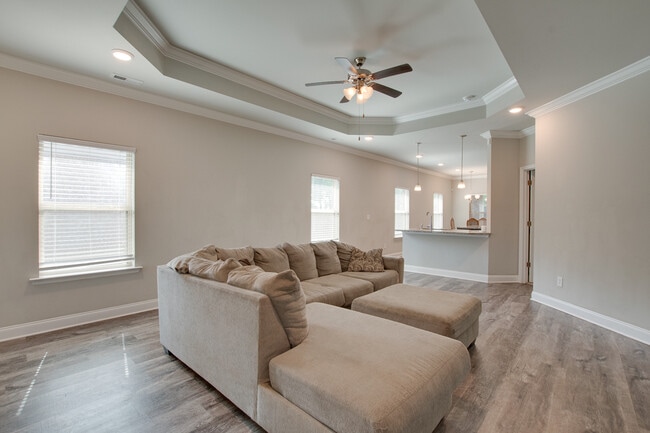 Building Photo - 150 Shrewsberry Dr