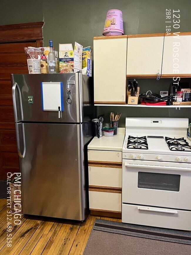 Building Photo - 1230 W Roscoe St