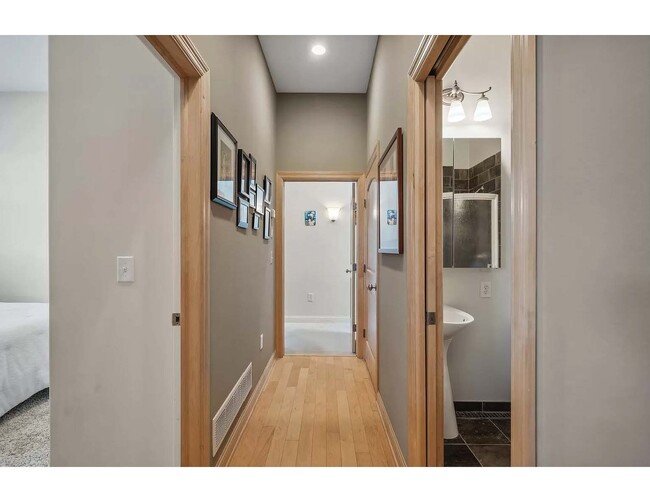 View of hallway from condo entrance - 3125 Inglewood Ave S