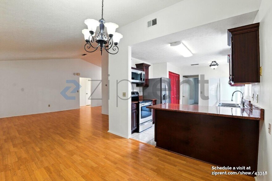 Building Photo - 6805 S Sheridan Rd