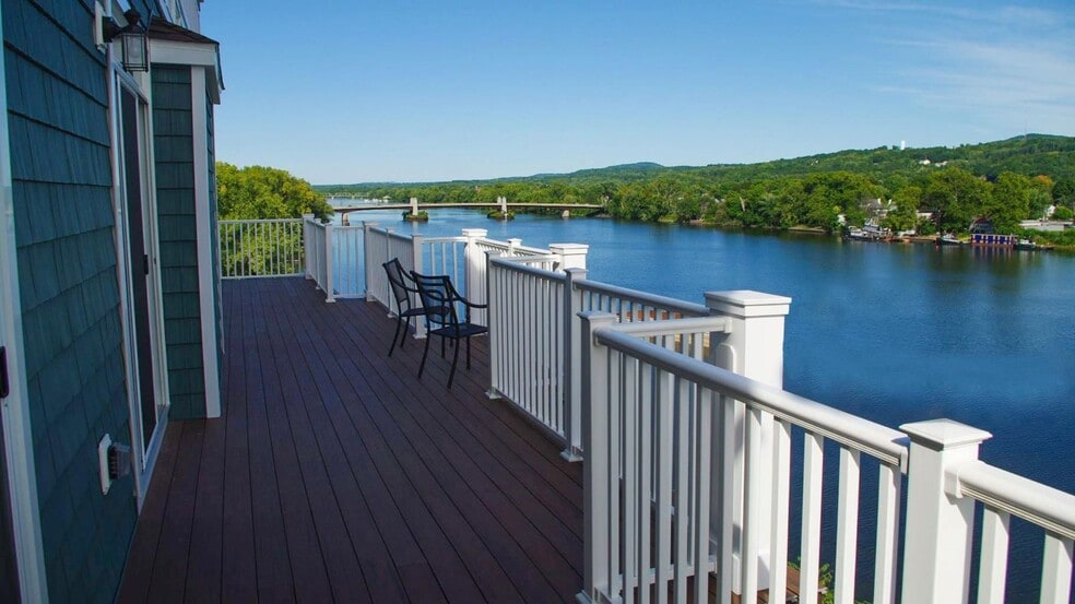 Building Photo - Captain's Lookout