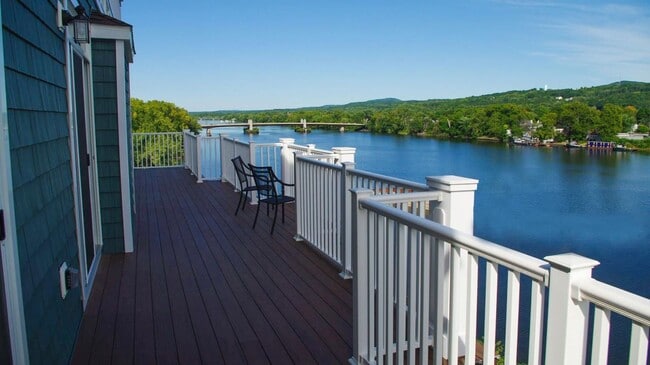 Building Photo - Captain's Lookout