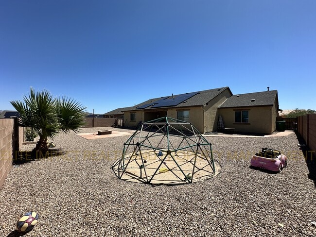Building Photo - 6948 S Victor Dr