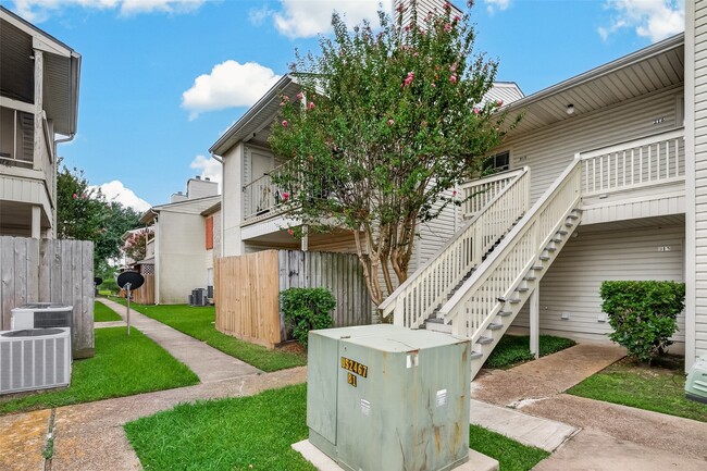 Building Photo - 7600 Emmett F Lowry Expy