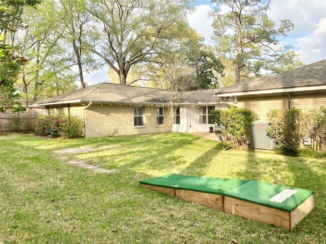 Building Photo - 729 Camelot Ln