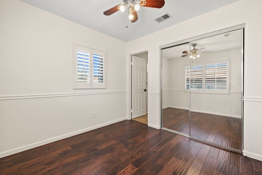 Building Photo - 27815 Sunflower Ct