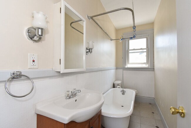 Building Photo - 979 Mineral Spring Ave