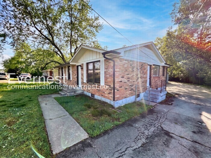 Building Photo - 212 New Shackle Island Rd