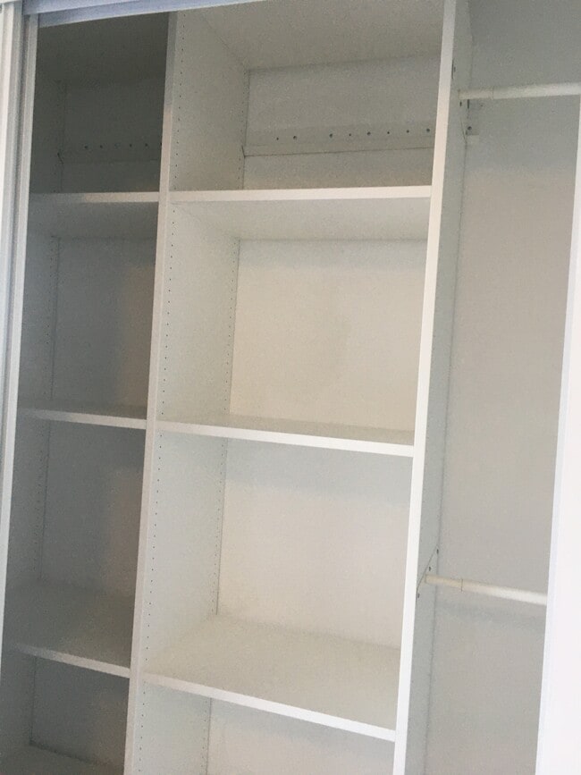 Building Photo - 2154 W 60th St