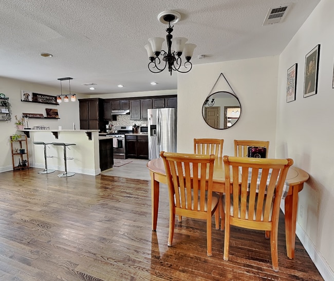 Building Photo - Cook, Entertain, Relax—Welcome Home to Westcliff!
