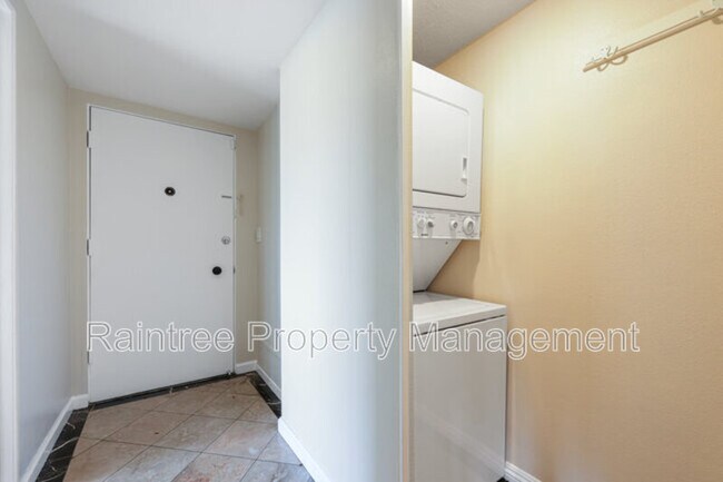 Building Photo - 620 W Solana Cir