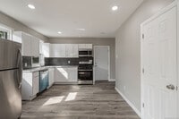 Building Photo - 121 Hillview Ave