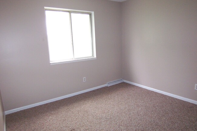 Bedroom 3, 2nd floor - 4795 Lorraine Ave