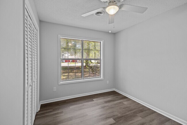 Building Photo - 1501 Fairfax Ln