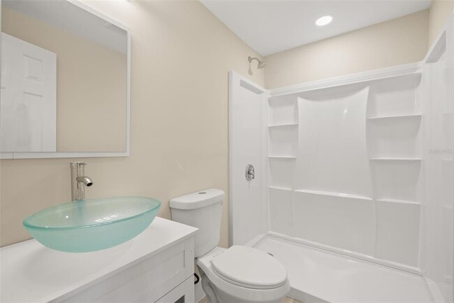 Building Photo - 4135 Des Moines St NE
