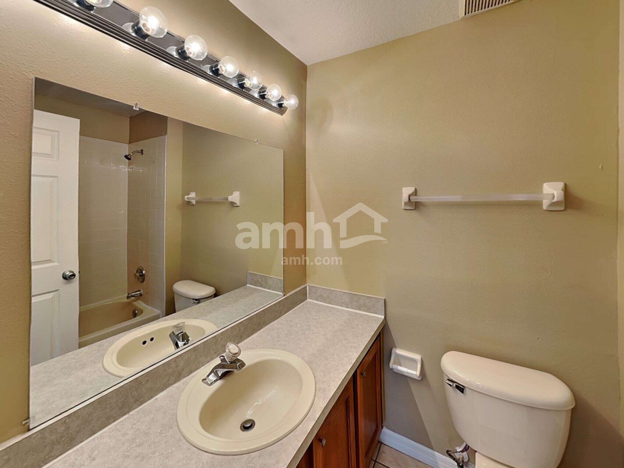 Building Photo - 4018 Coralbrooke Grv