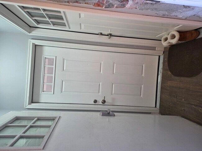 Building Photo - 831 S Western Ave