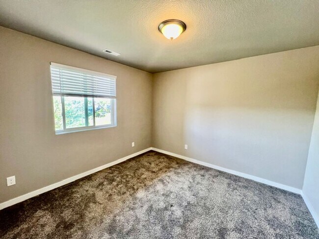 Building Photo - Gorgeous 3 Story Home in close to Cottonwo...