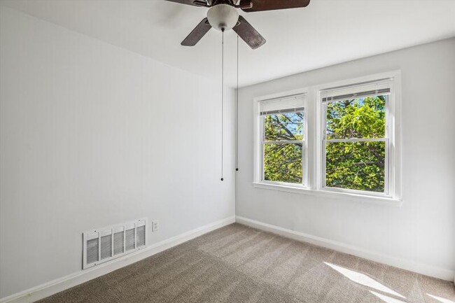 Building Photo - 3627 Elmora Ave