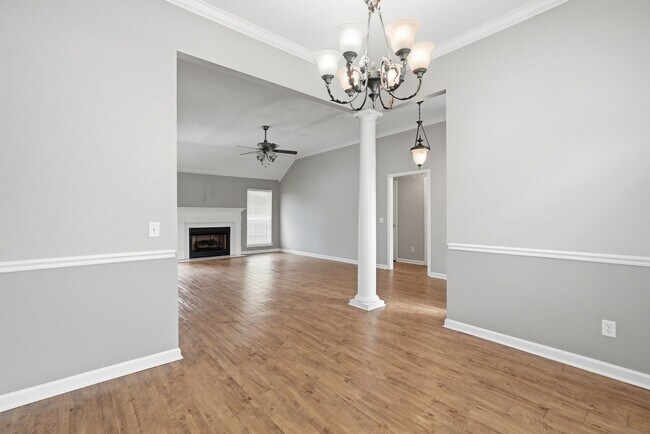 Building Photo - Centrally Located Home in Richmond Hill