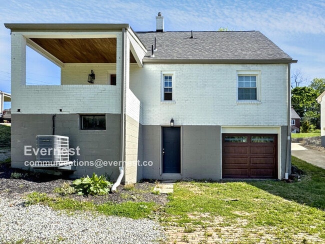 Building Photo - 210 Rosecrest Dr