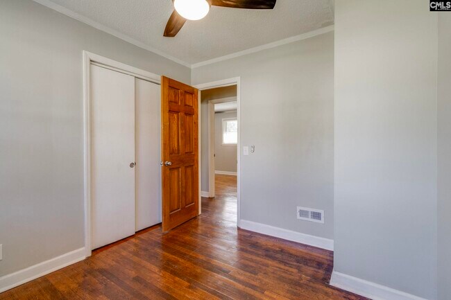 Building Photo - 7712 Burdell Dr