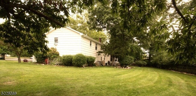 Building Photo - 29 Manor Ct