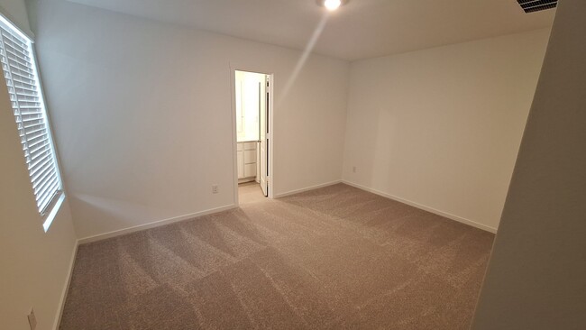 Building Photo - NEWLY BUILT 4 bedroom 2.5 Bath Single *1.5...