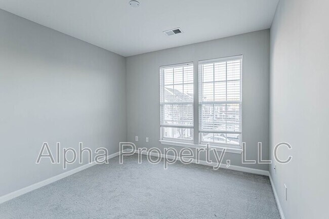 Building Photo - 5 Spring Crossing Cir