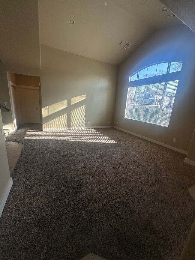 Building Photo - BEAUIFUL HOME!!!